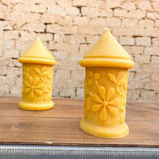 Veľký stĺp s kvetmi